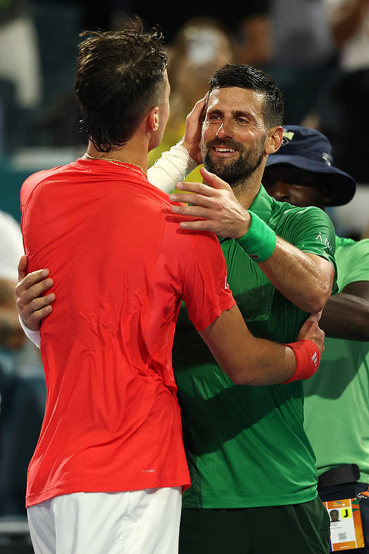 德约科维奇迎来十二赛季出色发挥,瑞士队观众热烈欢呼! 德约科维奇迎来十二赛季出色发挥,瑞士队观众热烈欢呼!