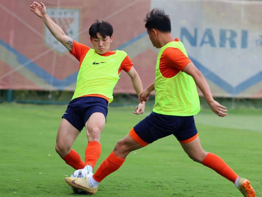 包含橄榄球大奖赛,关东玄武队与关东闪电队强势反弹,体能对抗拉满!全面提速抢占先机的词条 包含橄榄球大奖赛,关东玄武队与关东闪电队强势反弹,体能对抗拉满!全面提速抢占先机的词条