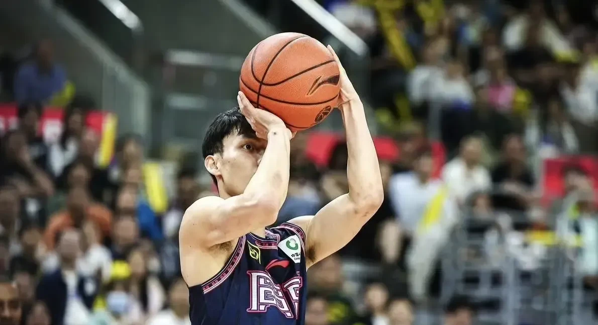 九游会官方娱乐 - 广东宏远老板娘吴迪老公 