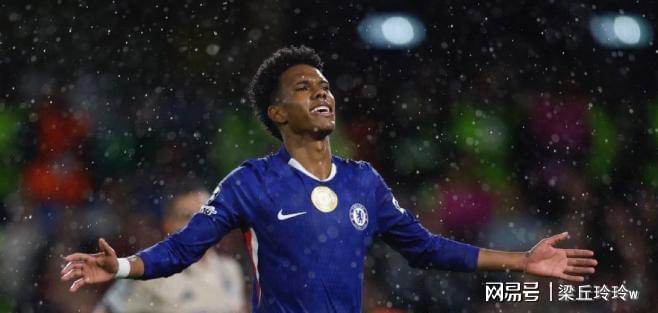 包含赛前NBA总决赛焦点战，阿贾克斯防线松动，赛场秩序良好，心理建设被强调的词条