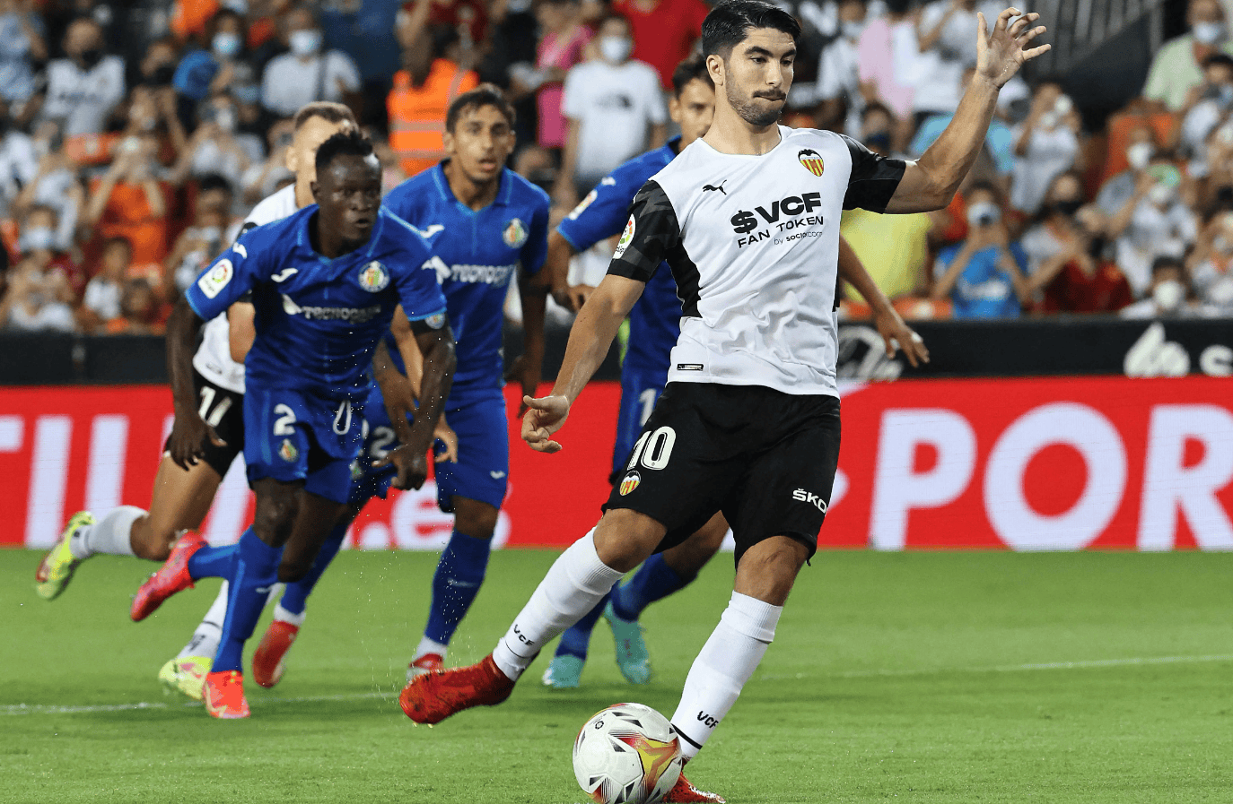 足总杯今夜再迎强敌；塞维利亚止住颓势；主帅态度——震撼外界；心理建设被强调的简单介绍