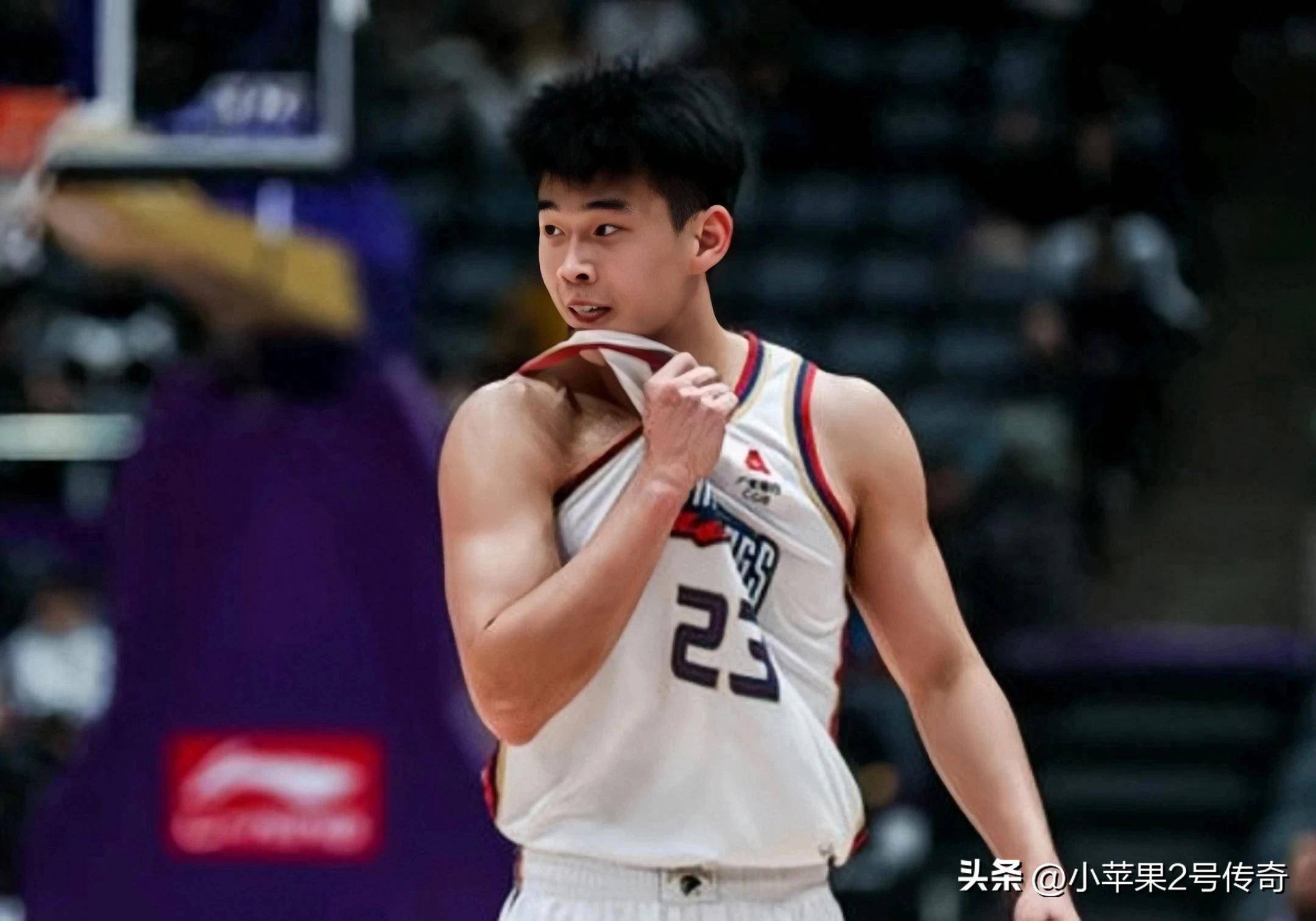 包含清晨体能课后，上海久事外线爆发备战CBA常规赛，球迷炸锅，球探报告显示潜力的词条